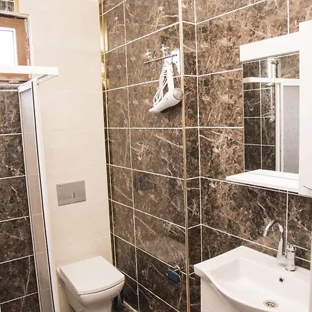 Nazar Aparthotel 2*